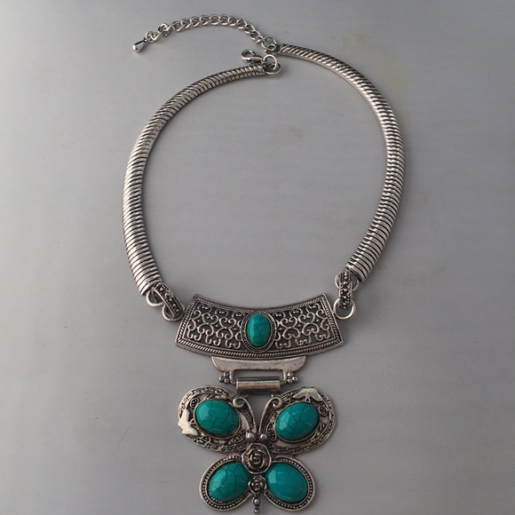 New! Howlite Stone Butterfly Necklace - Picture 4 of 7